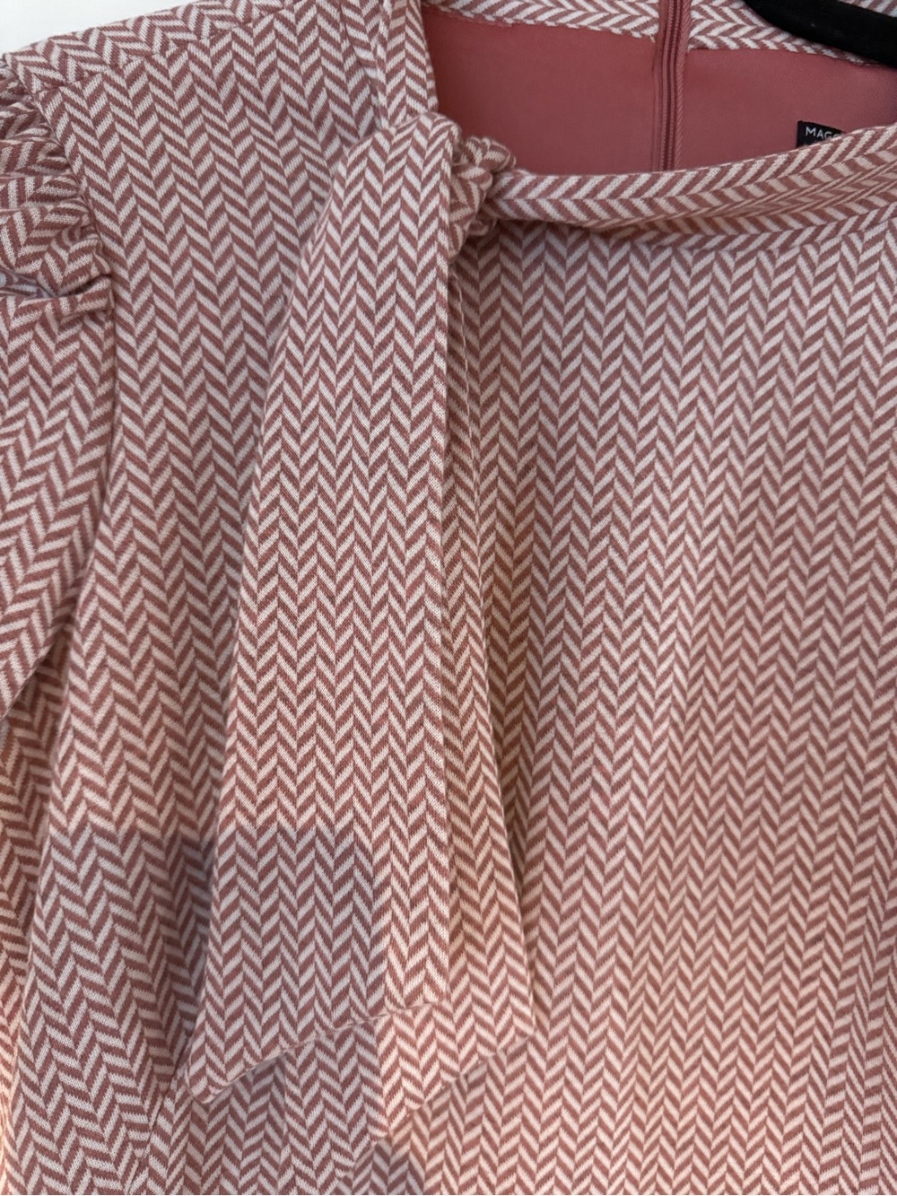 Maggy London Dusty Pink Chevron Tie-Neck Midi Dress - Picture 2 of 7